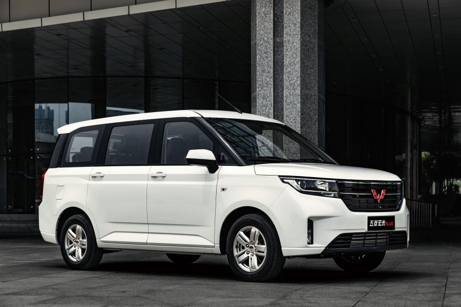 WuLing Hongguang Plus 2019 года  (фото 7 из 49)